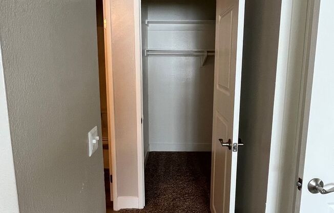 1 bed, 1 bath, 714 sqft, $1,825, Unit 094