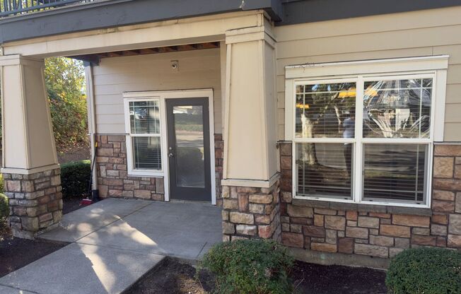 1 bed, 1 bath, 742 sqft, $1,695, Unit #102