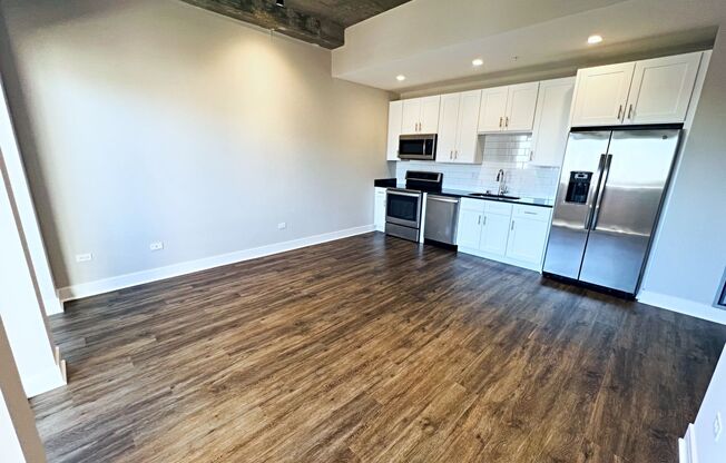 1 bed, 1 bath, 673 sqft, $3,080, Unit 3833-614