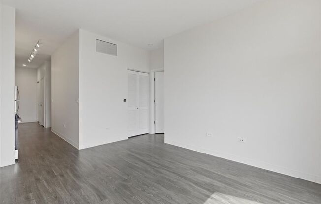 2 beds, 2 baths, 890 sqft, $2,980, Unit 406