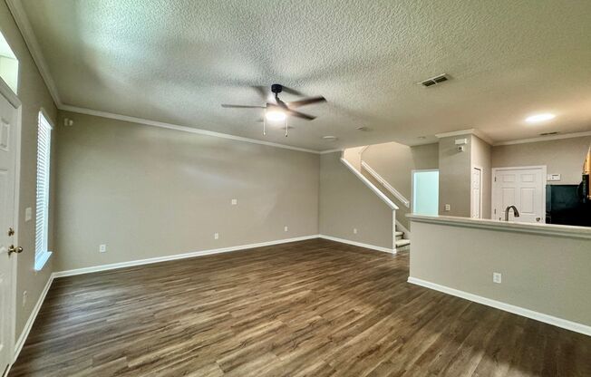Live Easy in this 3 bedroom, 2.5 bath located in Plantation Village, Orange Park!