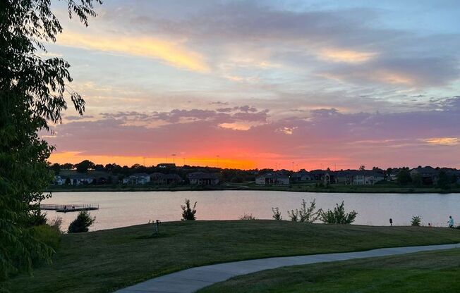 1 bed, 1 bath, 695 sqft, $1,296, Unit 1010 on the Lake - One Bedrooms with Courtyard and Lakeviews