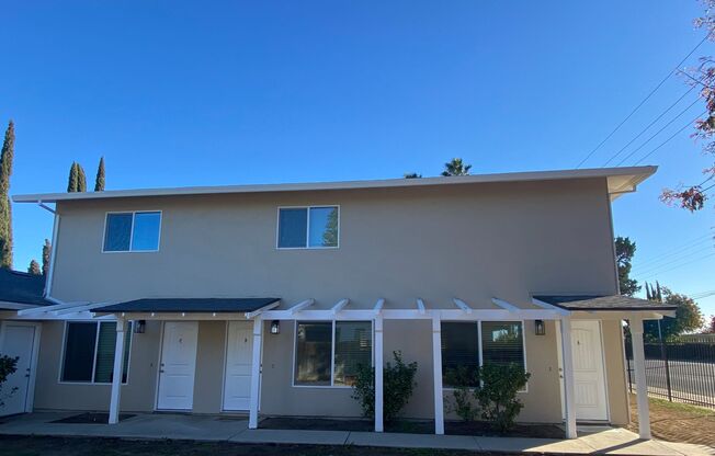 Beautiful appartment, 2/1.5 with AC  & Private Patio. THIS IS THE PLACE YOU WANT TO CALL HOME!