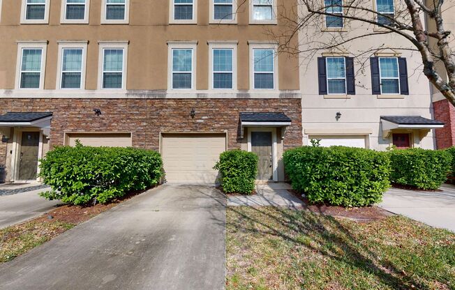 Large 3 story townhome in the heart of the St Johns Town Center!