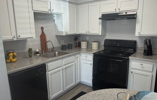 1 bed, 1 bath, 525 sqft, $925, Unit B204