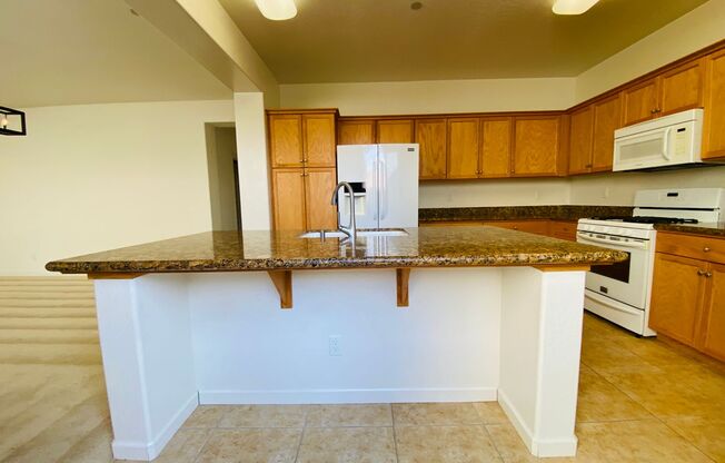 $2,250 International & Chestnut 3 Bed - N. Recreation Ave, Fresno