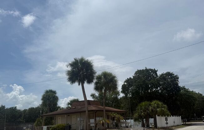 2 beds, 1.5 baths, $1,400