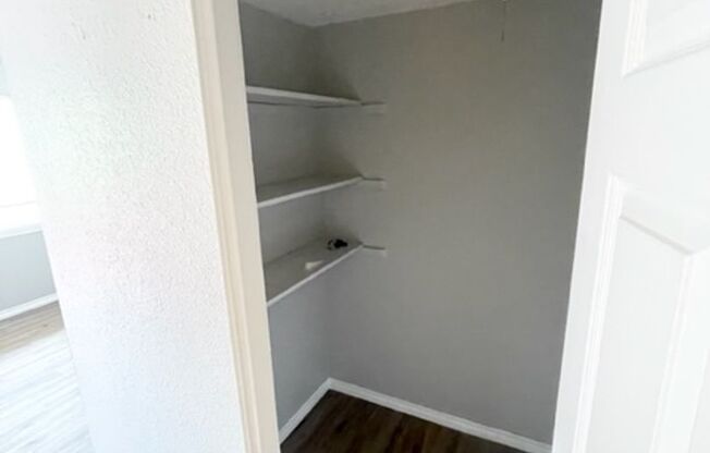 2 beds, 1 bath, 725 sqft, $1,345, Unit 425 E Fountain Pl. - Unit 304