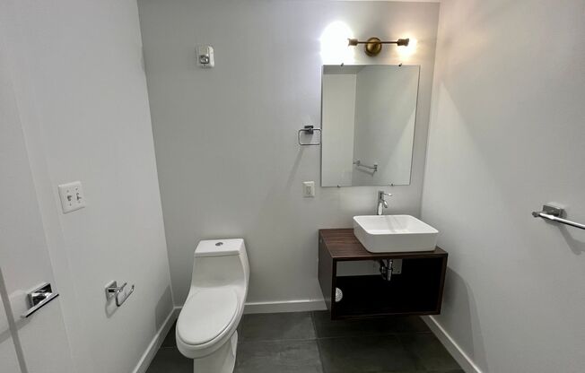 Studio, 1 bath, 403 sqft, $1,404, Unit 304