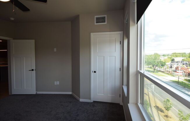 1 bed, 1 bath, 816 sqft, $1,725, Unit 5604-317