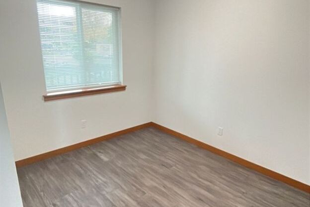 3 beds, 1 bath, $2,495, Unit 1210 #304