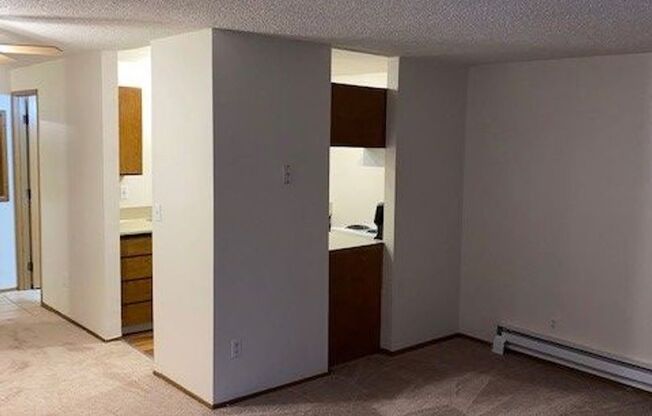 1 bed, 1 bath, 590 sqft, $1,265, Unit B-06