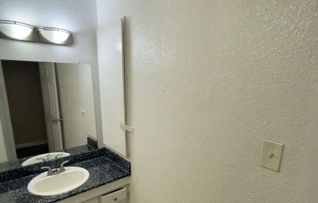 1 bed, 1 bath, 609 sqft, $1,155, Unit 216