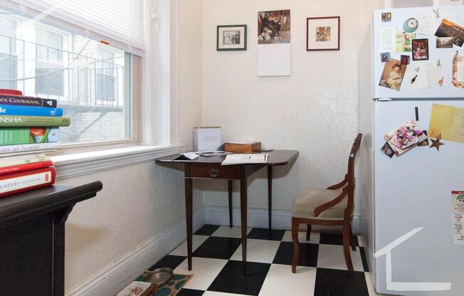 2 beds, 1 bath, $2,900, Unit 7B