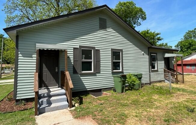 MOVE IN READY TWO BEDROOM ONE BATH - GREAT LOCATION!