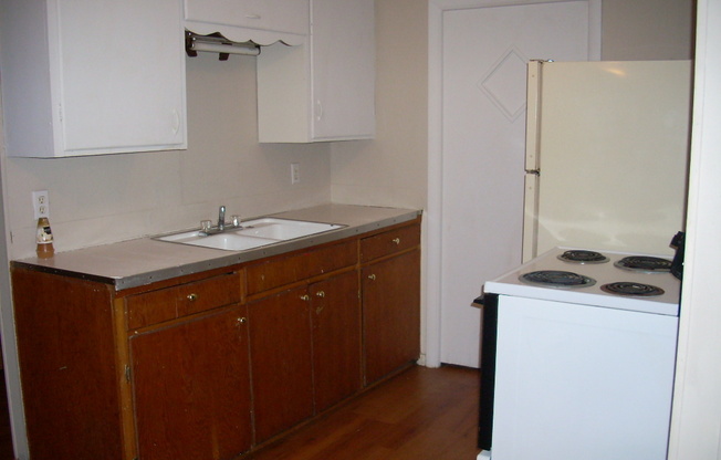 2 beds, 1 bath, $675, Unit C