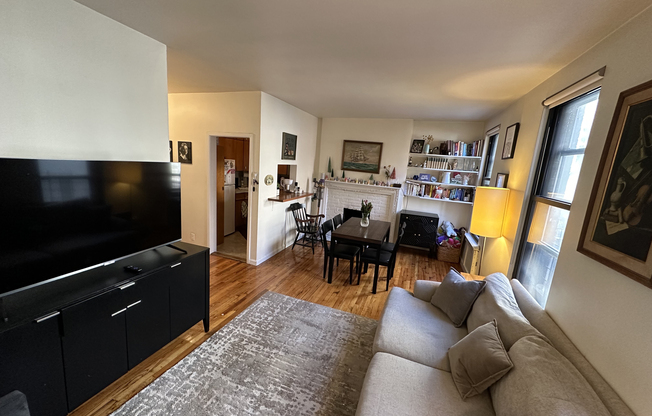 363 W 22 ST