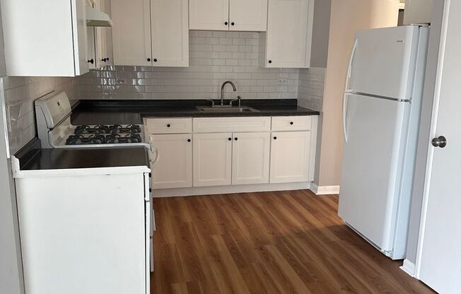 2 beds, 1 bath, $1,650, Unit 726-2D