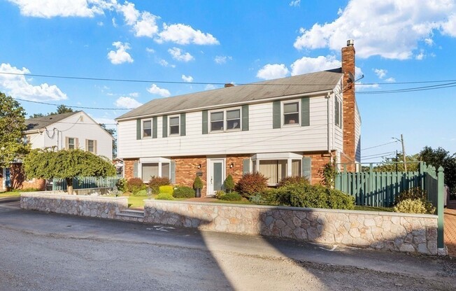 19 SWAN AVE
