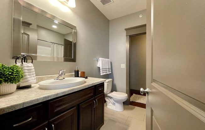 2 beds, 2 baths, 894 sqft, $1,595, Unit B - 1004 Unit 207 - B1078