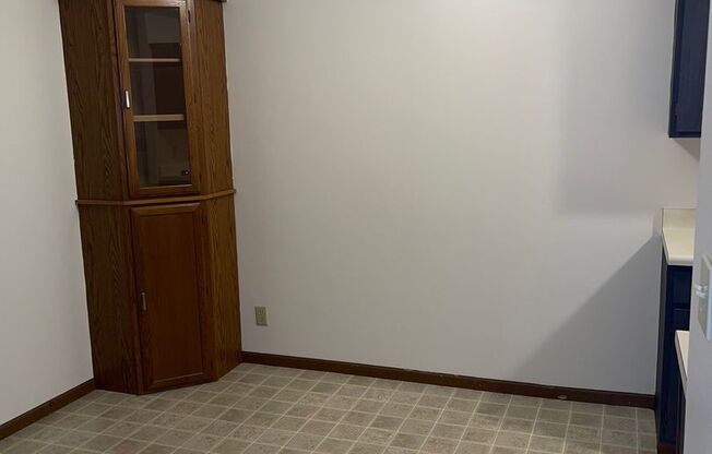 2 beds, 1 bath, $1,139, Unit JK   648