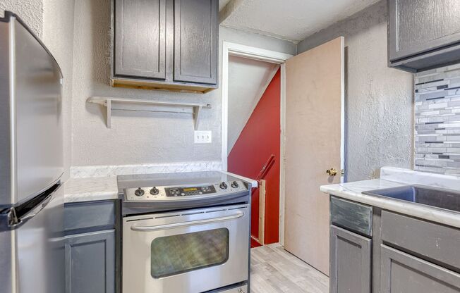 2 beds, 1 bath, $1,200