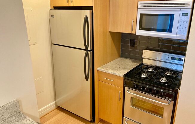 Studio, 1 bath, 440 sqft, $2,700, Unit 0803