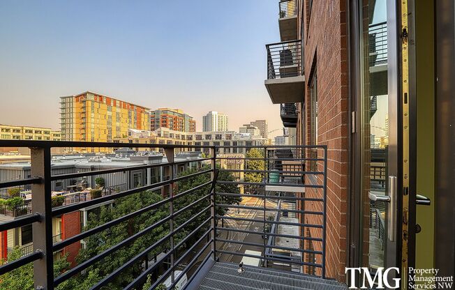 1 bed, 1.5 baths, $2,595