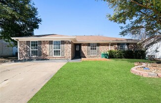 704 LYNNE LN