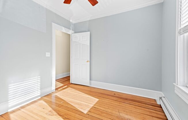 2 beds, 1 bath, $2,200, Unit 186 Camp St