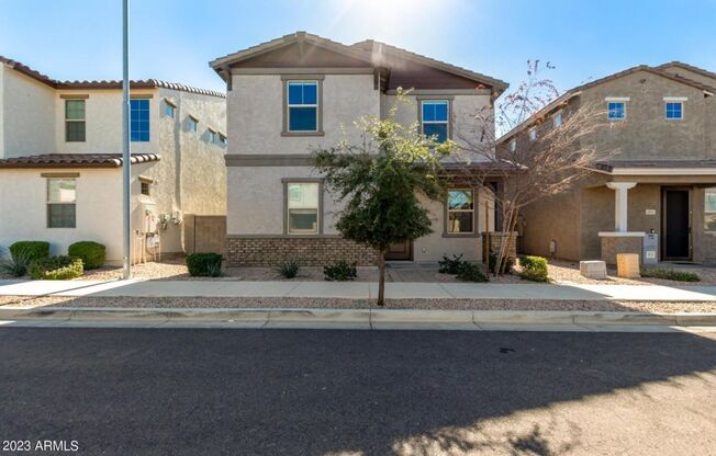 Gorgeous 4 bedroom, 3.5 bath w/2 car garage.  Great location in Mesa!