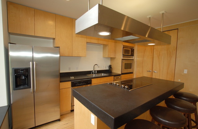 2 beds, 1.5 baths, $2,300