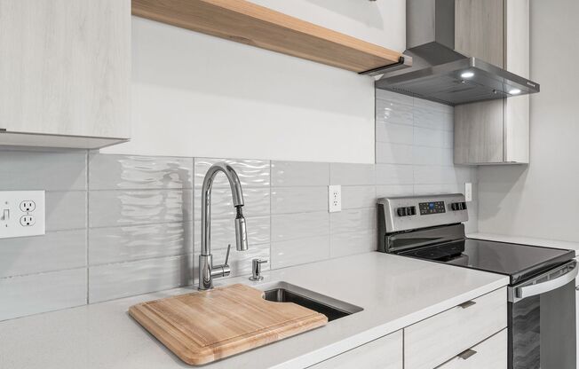 Studio, 1 bath, 400 sqft, $1,225, Unit 102