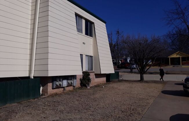 ALL BILLS PAID- 2 BEDROOM 1 BATH WOODHAVEN APARTMENTS!!