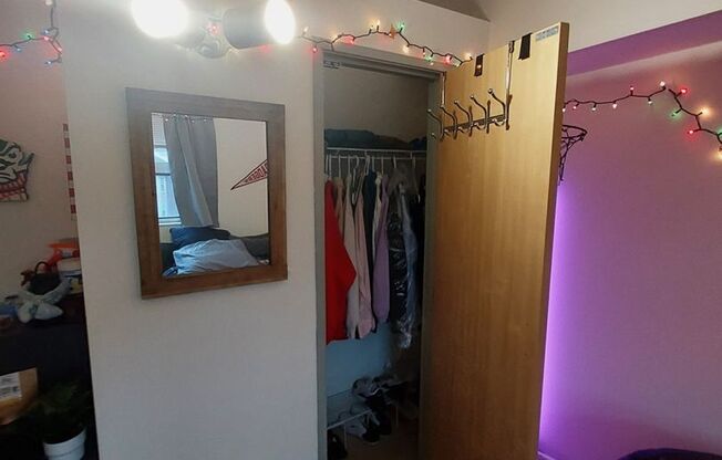 3 beds, 1.5 baths, 1,276 sqft, $2,899, Unit 45R-204