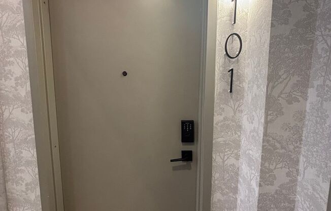 Studio, 1 bath, 400 sqft, $1,750, Unit 101
