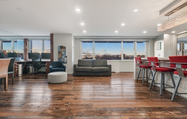 3 beds, 3 baths, 1,640 sqft, $6,500, Unit 6F