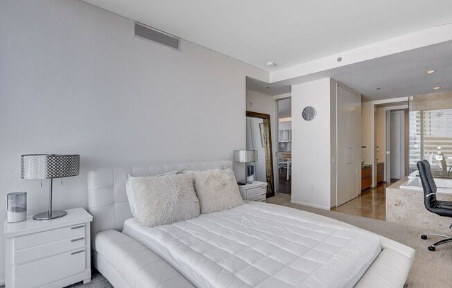 2 beds, 2 baths, $4,400, Unit # 802