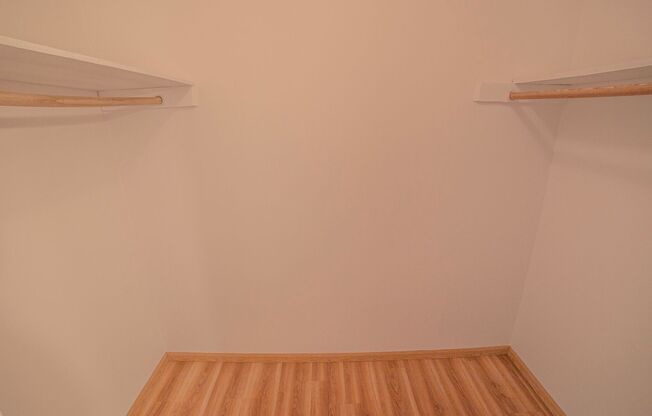 2 beds, 1 bath, 905 sqft, $799, Unit 122