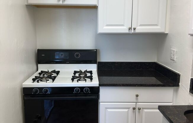 1 bed, 1 bath, 768 sqft, $1,400, Unit Royal York 807