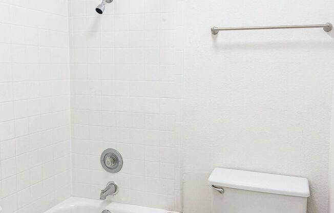 2 beds, 1 bath, 900 sqft, $1,650, Unit 218