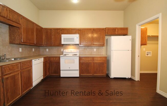 3 beds, 3 baths, $1,300, Unit Unit A