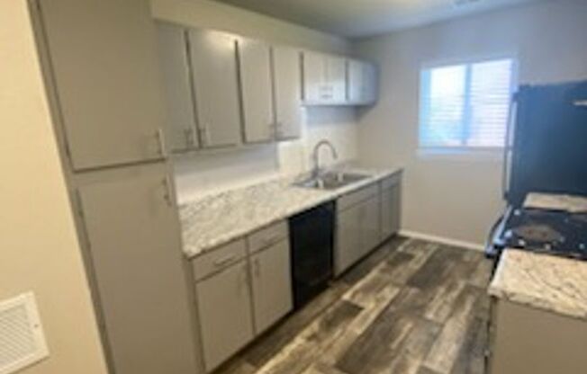 2 beds, 2 baths, 856 sqft, $920, Unit 2827-1805