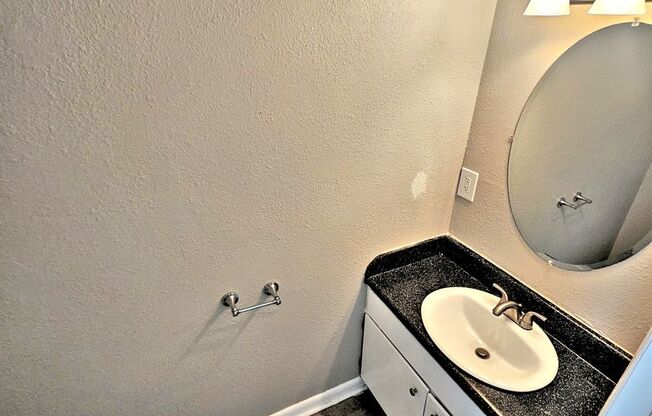 2 beds, 2.5 baths, 1,372 sqft, $995, Unit 5C