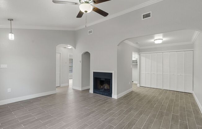2 beds, 1 bath, 837 sqft, $1,795, Unit 833