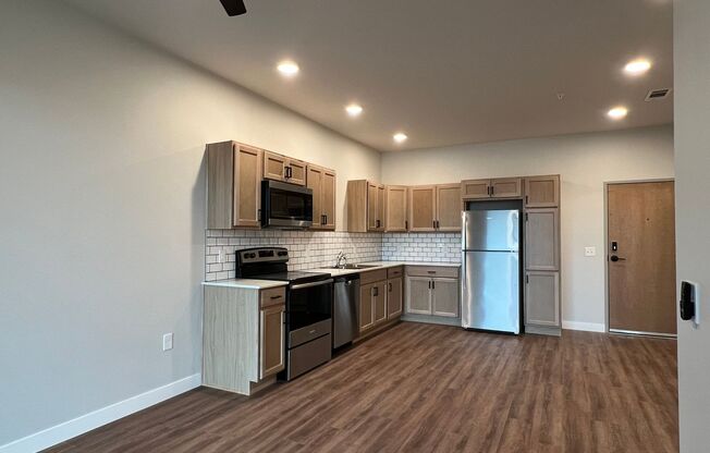 1 bed, 1 bath, 647 sqft, $1,540, Unit WR 305-215