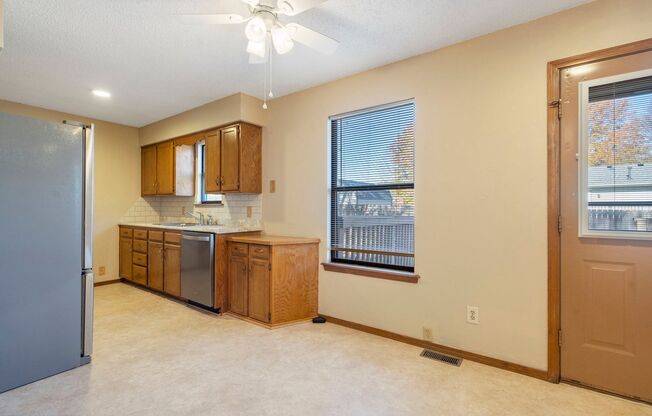 3 beds, 1 bath, $1,295