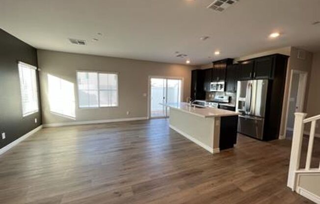 3 Bedroom 2.5 Bathroom Townhome - Pet Friendly.