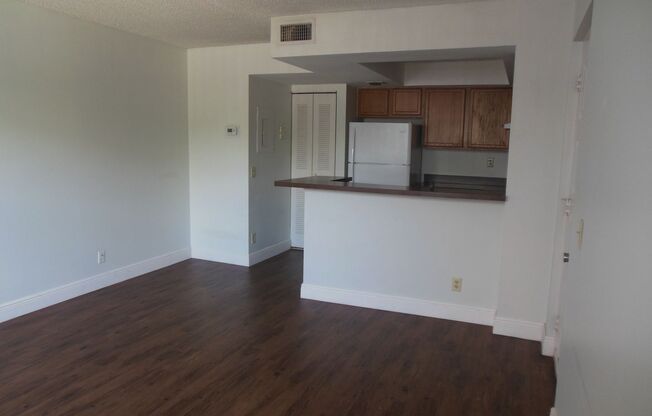 ONE BEDROOM ONE BATHROOM! WATERFRONT COMMUNITY!