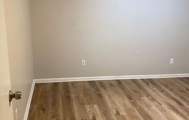 2 beds, 1 bath, 728 sqft, $750, Unit C2